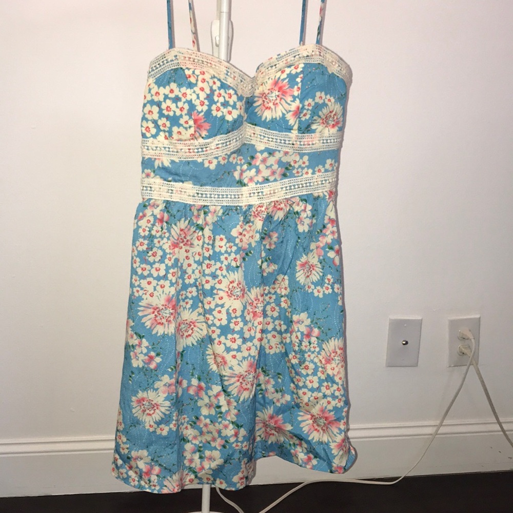 Trixxi dress size M